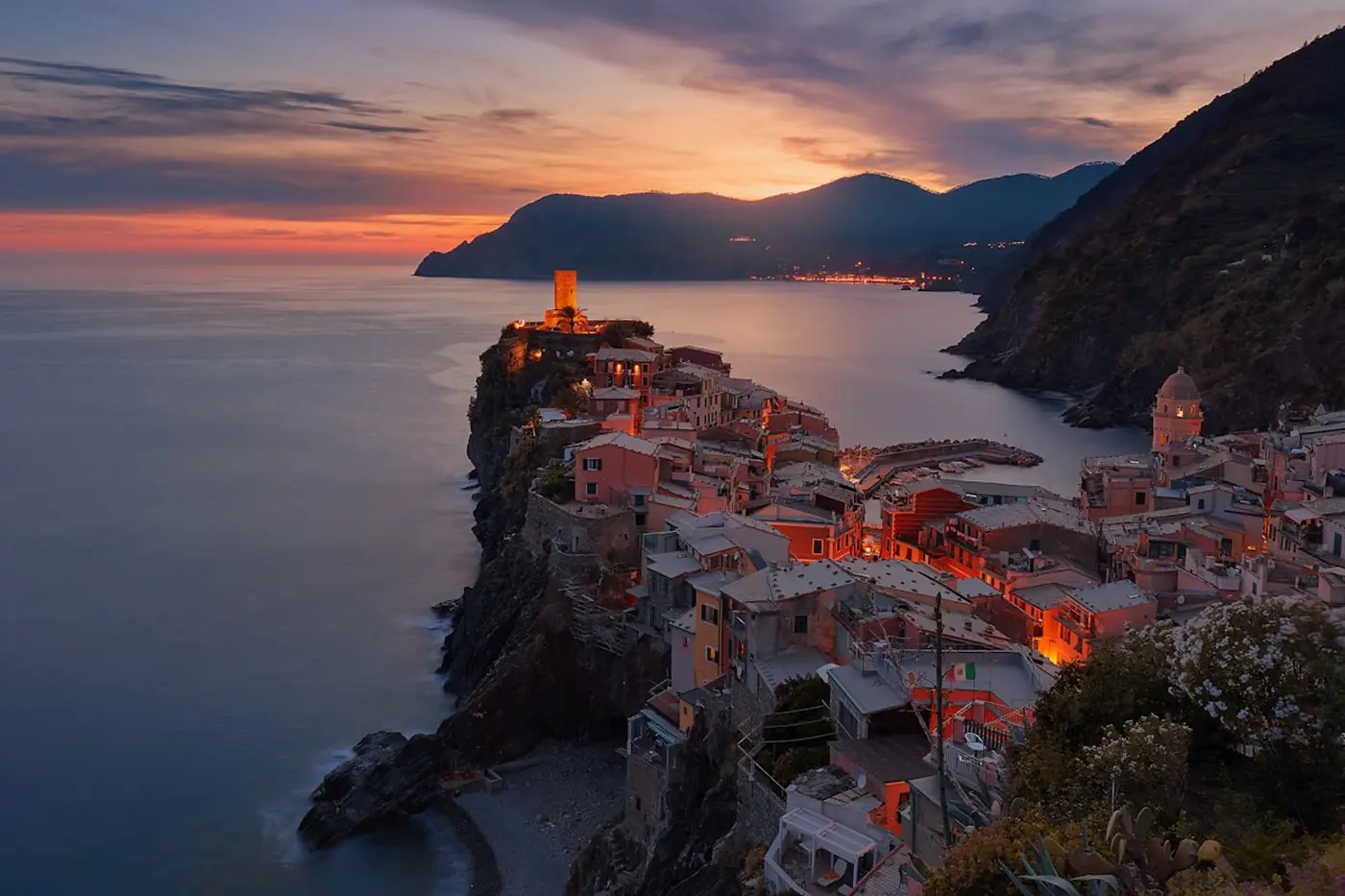 Vernazza w Cinque Terre o zachodzie słońca